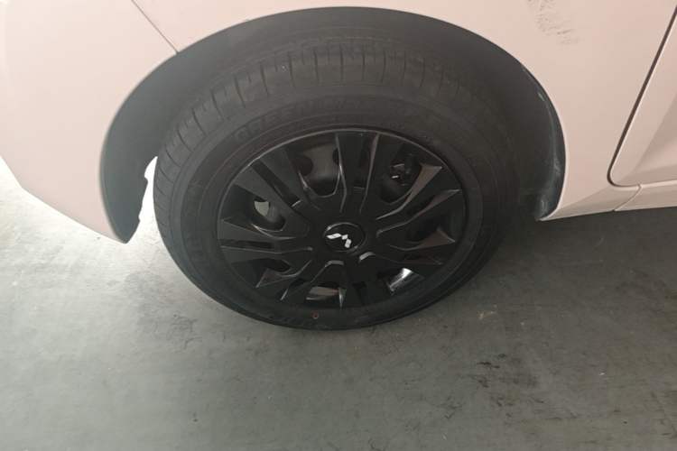 Used Wuling Hongguang MINIEV 2021 Macaron Fashion Model Lithium Iron Phosphate Left Front Wheel Hub
