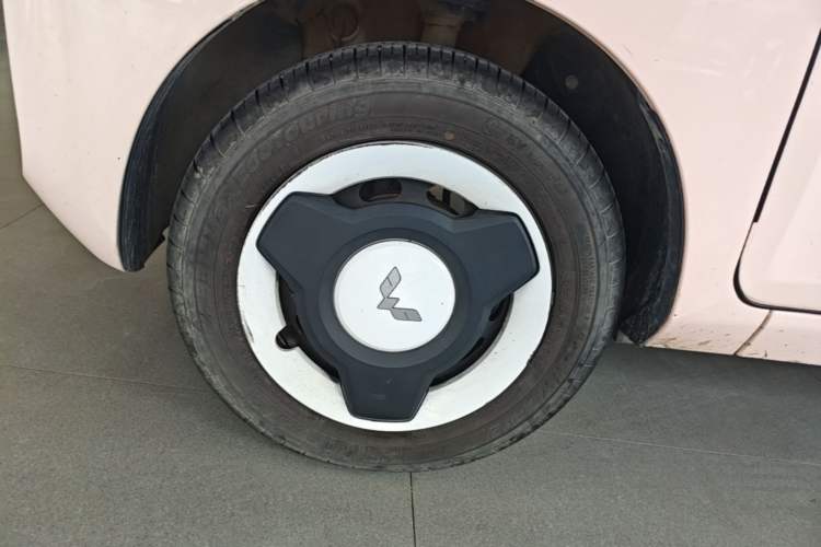 Used Wuling Hongguang MINIEV 2021 Macaron Fashion Edition Lithium-Ion Battery Left Front Wheel Hub