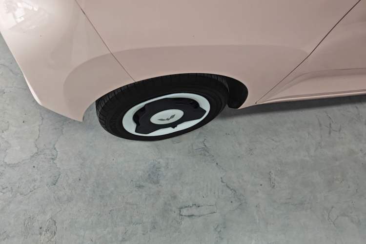 Used Wuling Hongguang MINIEV 2021 Macaron Premium Model – Lithium Iron Phosphate Left Front Wheel Hub