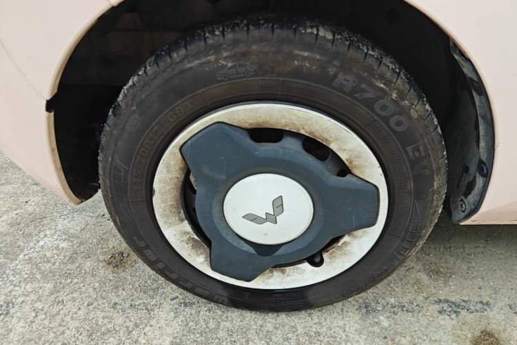 Used Wuling Hongguang MINIEV 2021 Macaron Fashion Edition Lithium-Ion Battery Left Front Wheel Hub