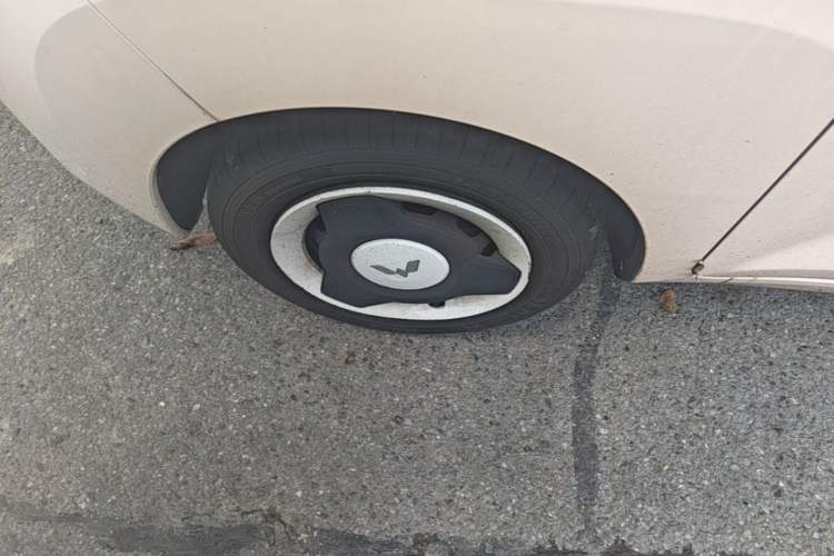 Used Wuling Hongguang MINIEV 2021 Macaron Premium Model – Lithium-NMC Left Front Wheel Hub