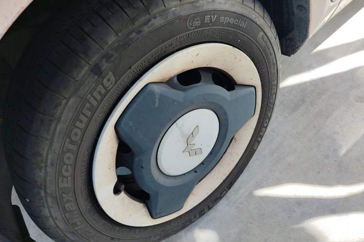 Used Wuling Hongguang MINIEV 2021 Macaron Fashion Model Lithium Iron Phosphate Left Front Wheel Hub