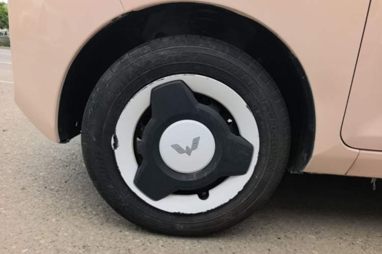 Used Wuling Hongguang MINIEV 2021 Macaron Premium Model – Lithium-NMC Left Front Wheel Hub