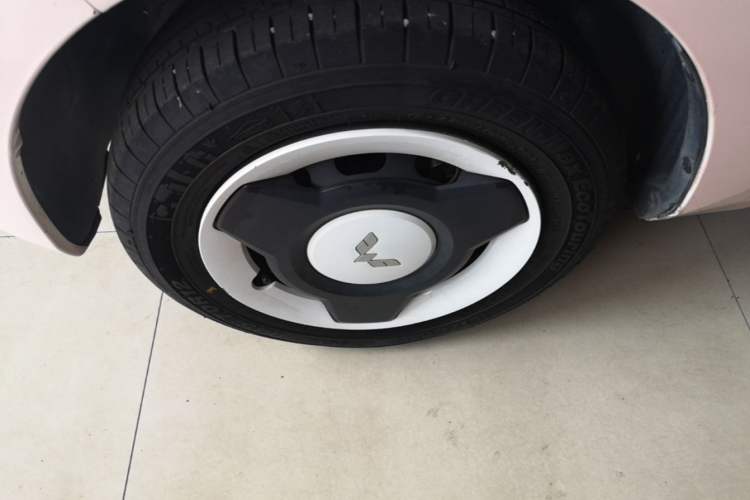 Used Wuling Hongguang MINIEV 2021 Macaron Fashion Model Lithium Iron Phosphate Left Front Wheel Hub