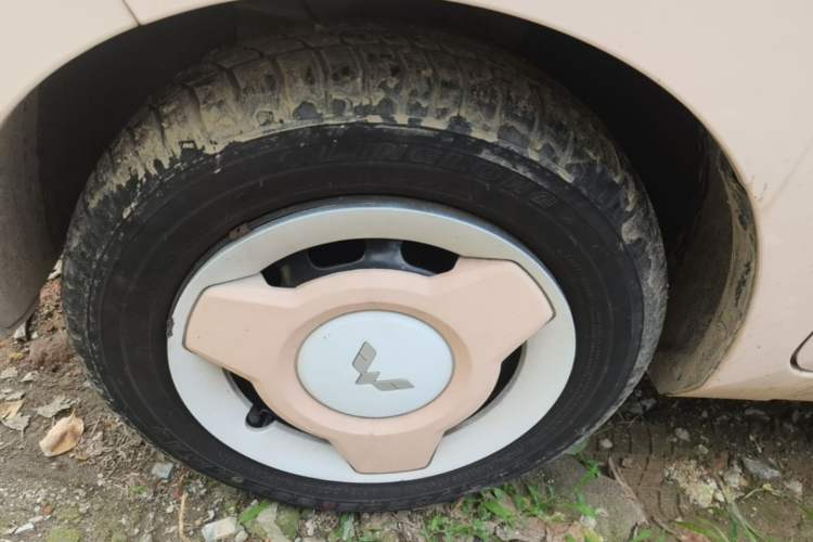 Used Wuling Hongguang MINIEV 2021 Macaron Premium Model – Lithium Iron Phosphate Left Front Wheel Hub