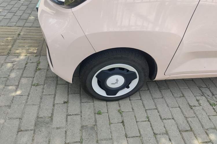 Used Wuling Hongguang MINIEV 2021 Macaron Premium Model – Lithium Iron Phosphate Left Front Wheel Hub