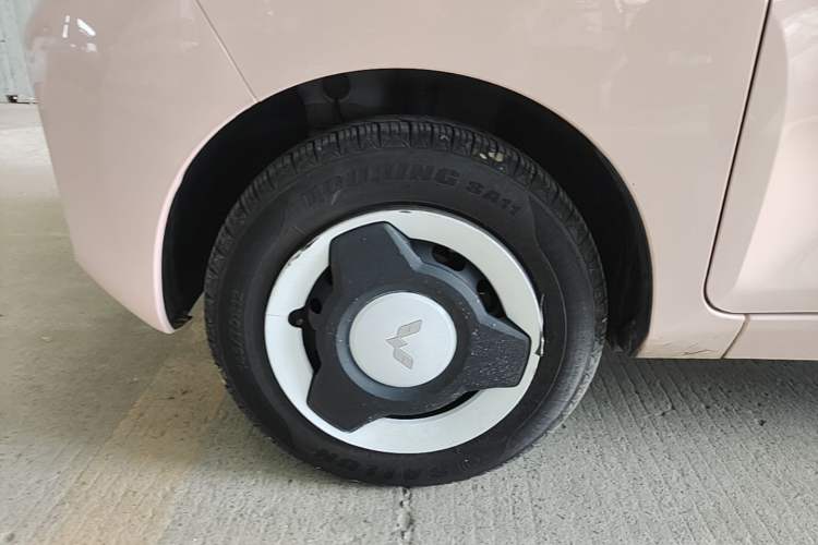 Used Wuling Hongguang MINIEV 2021 Macaron Fashion Edition Lithium-Ion Battery Left Front Wheel Hub