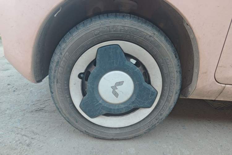 Used Wuling Hongguang MINIEV 2021 Macaron Fashion Model Lithium Iron Phosphate Left Front Wheel Hub