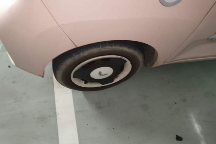 Used Wuling Hongguang MINIEV 2021 Macaron Fashion Model Lithium Iron Phosphate Left Front Wheel Hub