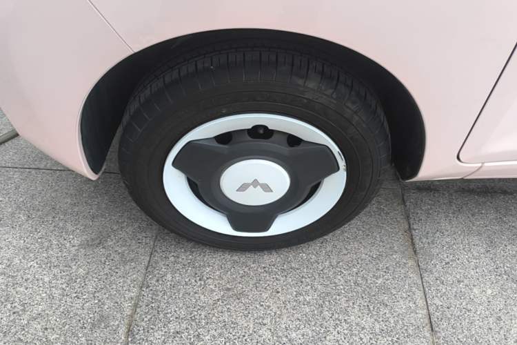 Used Wuling Hongguang MINIEV 2021 Macaron Fashion Model Lithium Iron Phosphate Left Front Wheel Hub