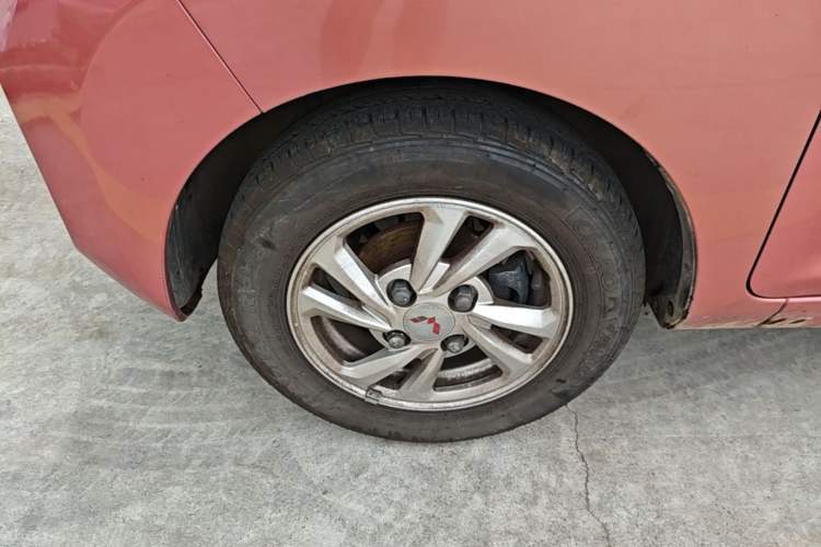 Used Wuling Hongguang MINIEV 2021 Macaron Fashion Edition Lithium-Ion Battery Left Front Wheel Hub