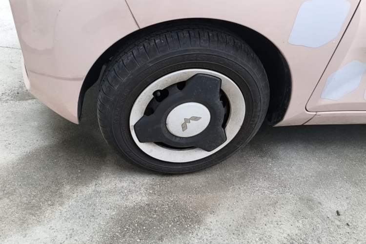 Used Wuling Hongguang MINIEV 2021 Macaron Fashion Edition Lithium-Ion Battery Left Front Wheel Hub