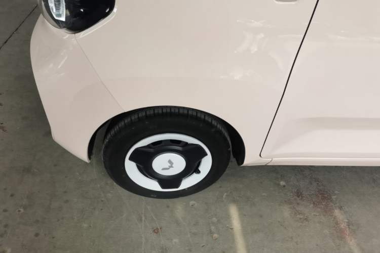 Used Wuling Hongguang MINIEV 2021 Macaron Premium Model – Lithium Iron Phosphate Left Front Wheel Hub