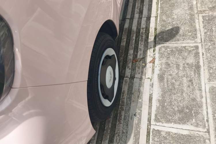 Used Wuling Hongguang MINIEV 2021 Macaron Fashion Model Lithium Iron Phosphate Left Front Wheel Hub
