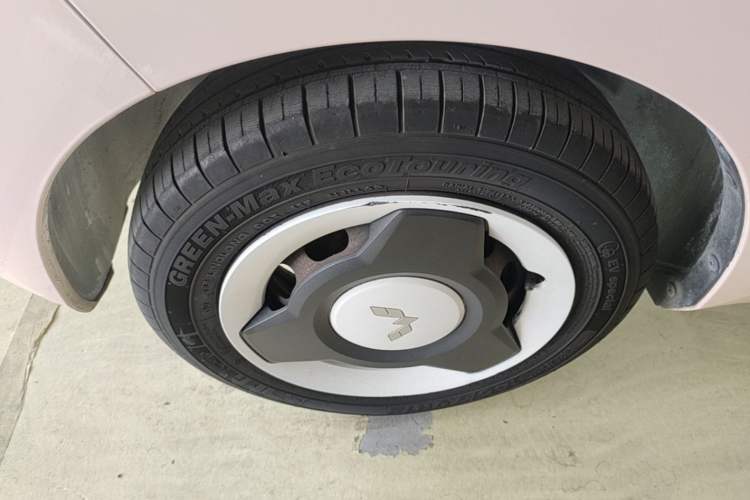 Used Wuling Hongguang MINIEV 2021 Macaron Premium Model – Lithium Iron Phosphate Left Front Wheel Hub