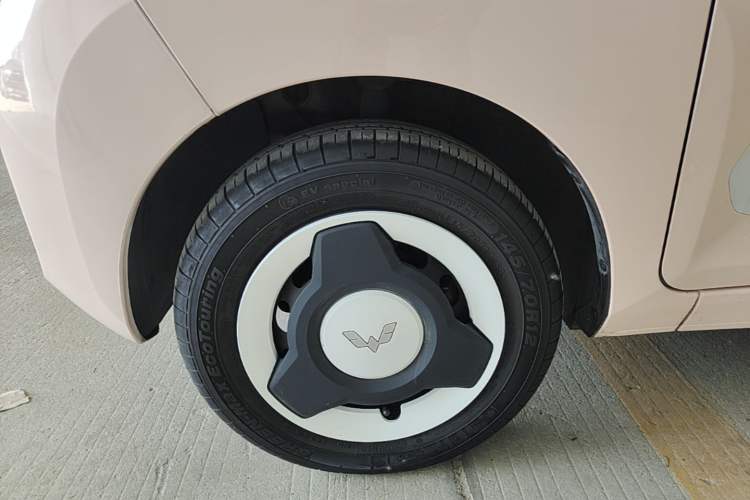 Used Wuling Hongguang MINIEV 2021 Macaron Fashion Edition Lithium-Ion Battery Left Front Wheel Hub