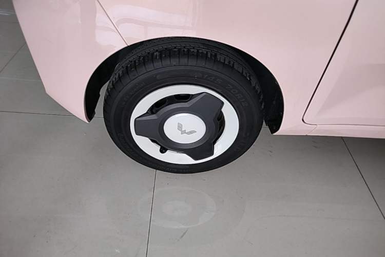 Used Wuling Hongguang MINIEV 2021 Macaron Premium Model – Lithium Iron Phosphate Left Front Wheel Hub