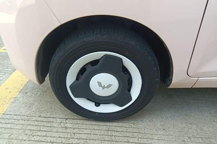 Used Wuling Hongguang MINIEV 2021 Macaron Premium Model – Lithium Iron Phosphate Left Front Wheel Hub