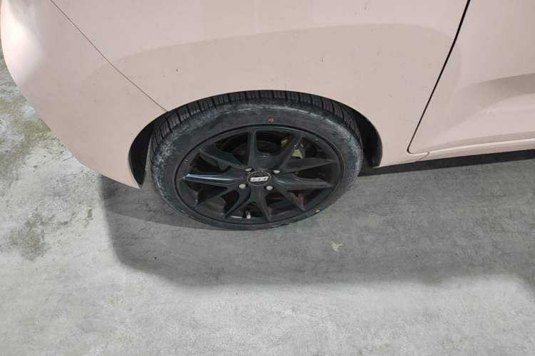 Used Wuling Hongguang MINIEV 2021 Macaron Premium Model – Lithium Iron Phosphate Left Front Wheel Hub