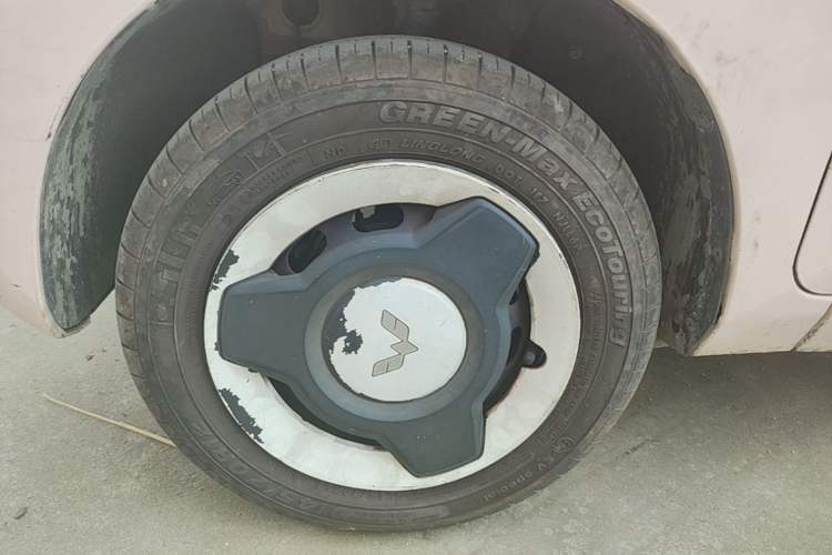 Used Wuling Hongguang MINIEV 2021 Macaron Fashion Edition Lithium-Ion Battery Left Front Wheel Hub