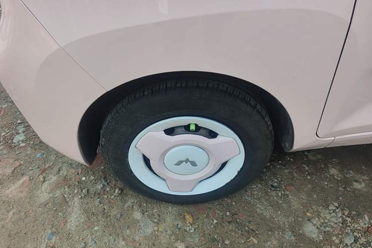 Used Wuling Hongguang MINIEV 2021 Macaron Fashion Edition Lithium-Ion Battery Left Front Wheel Hub