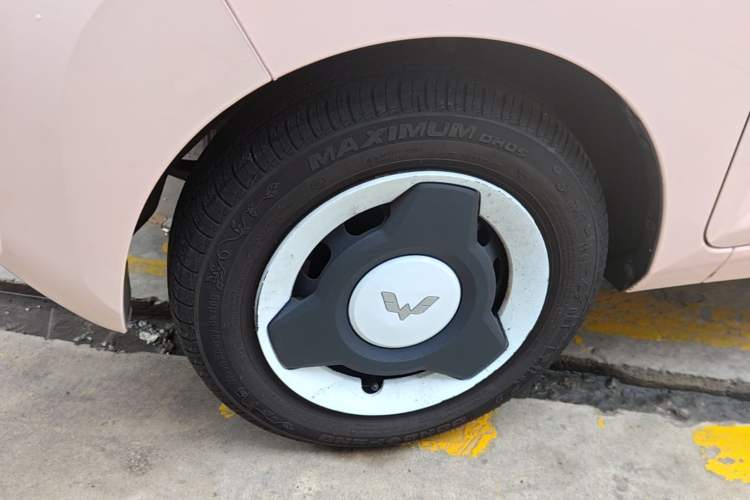 Used Wuling Hongguang MINIEV 2021 Macaron Premium Model – Lithium-NMC Left Front Wheel Hub