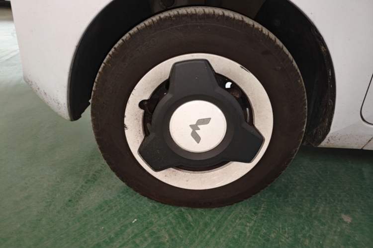 Used Wuling Hongguang MINIEV 2021 Macaron Fashion Model Lithium Iron Phosphate Left Front Wheel Hub