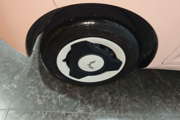 Used Wuling Hongguang MINIEV 2021 Macaron Fashion Model Lithium Iron Phosphate Left Front Wheel Hub