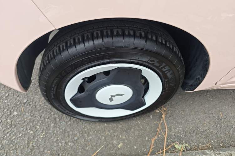 Used Wuling Hongguang MINIEV 2021 Macaron Fashion Model Lithium Iron Phosphate Left Front Wheel Hub