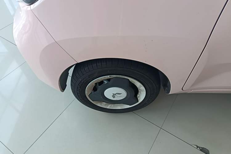 Used Wuling Hongguang MINIEV 2021 Macaron Premium Model – Lithium-NMC Left Front Wheel Hub