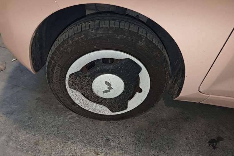 Used Wuling Hongguang MINIEV 2021 Macaron Premium Model – Lithium Iron Phosphate Left Front Wheel Hub
