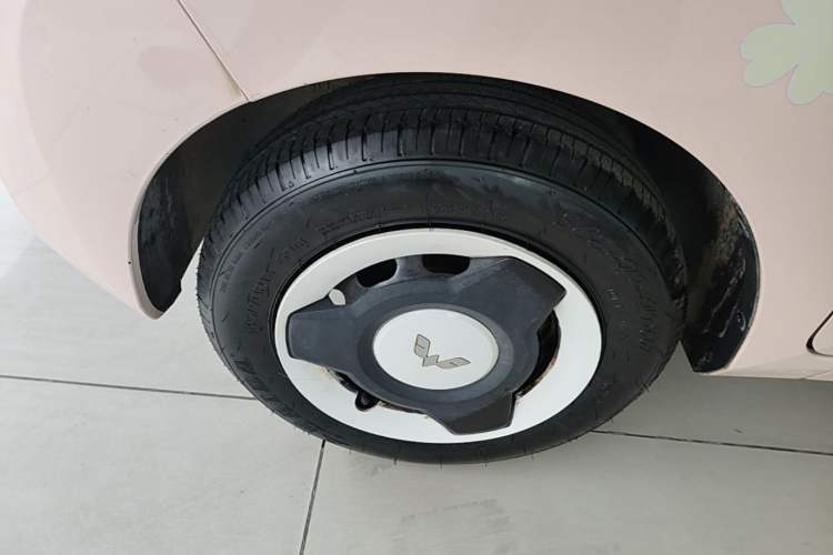 Used Wuling Hongguang MINIEV 2021 Macaron Fashion Model Lithium Iron Phosphate Left Front Wheel Hub
