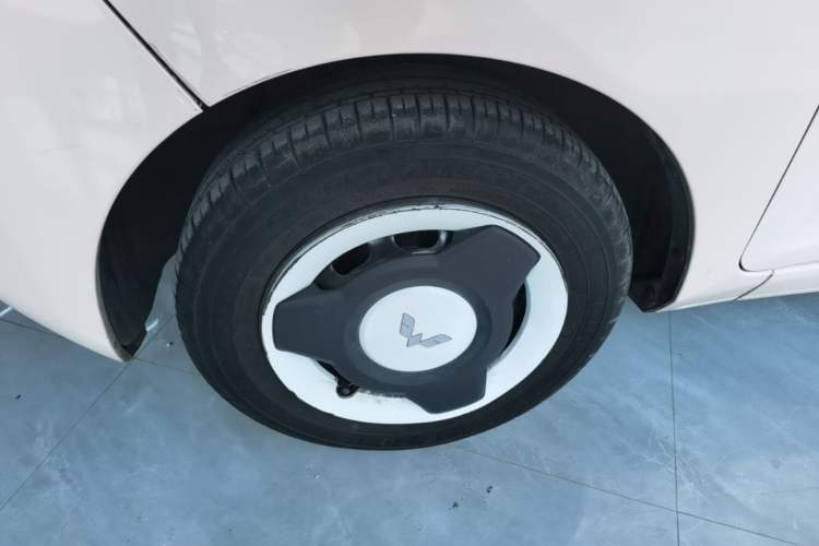 Used Wuling Hongguang MINIEV 2021 Macaron Premium Model – Lithium Iron Phosphate Left Front Wheel Hub