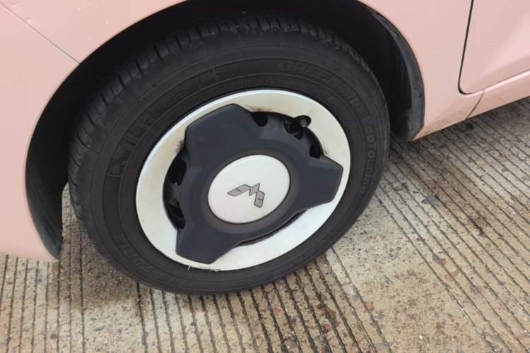 Used Wuling Hongguang MINIEV 2021 Macaron Premium Model – Lithium Iron Phosphate Left Front Wheel Hub