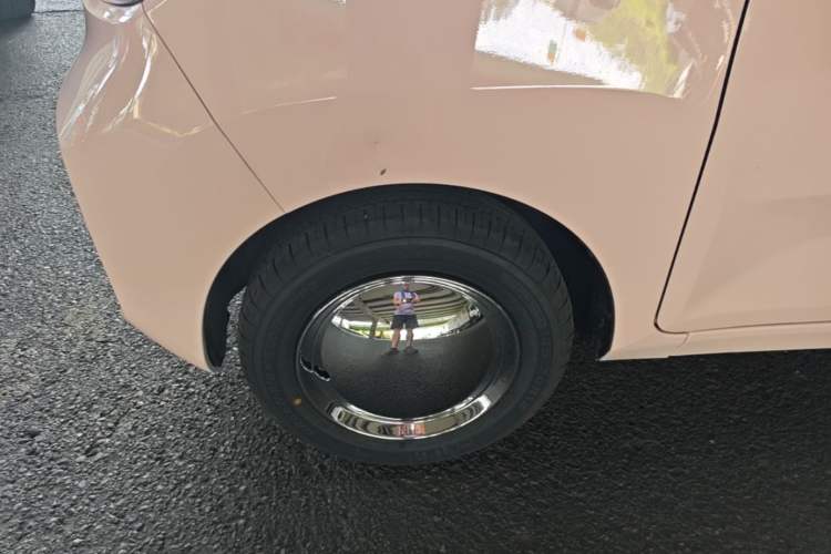 Used Wuling Hongguang MINIEV 2021 Macaron Premium Model – Lithium Iron Phosphate Left Front Wheel Hub