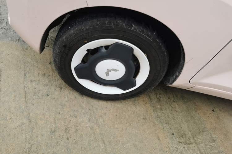 Used Wuling Hongguang MINIEV 2021 Macaron Sandwich Model 170 km Lithium Iron Phosphate Left Front Wheel Hub