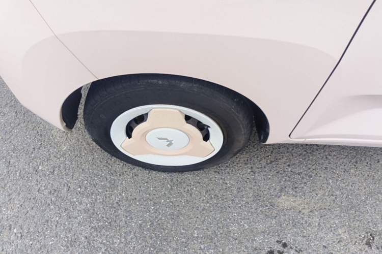 Used Wuling Hongguang MINIEV 2021 Macaron Premium Model – Lithium Iron Phosphate Left Front Wheel Hub