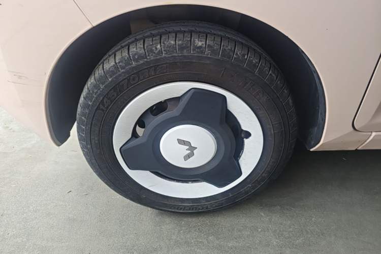 Used Wuling Hongguang MINIEV 2021 Macaron Fashion Edition Lithium-Ion Battery Left Front Wheel Hub