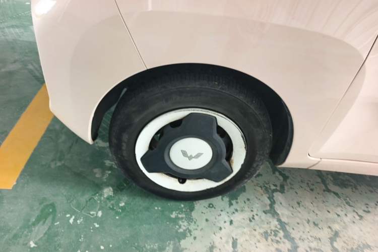Used Wuling Hongguang MINIEV 2021 Macaron Premium Model – Lithium-NMC Left Front Wheel Hub