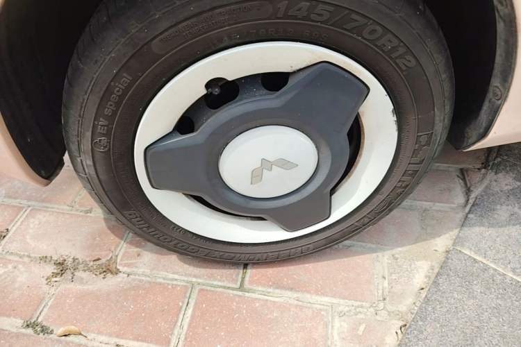 Used Wuling Hongguang MINIEV 2021 Macaron Sandwich Model 170 km Lithium Iron Phosphate Left Front Wheel Hub