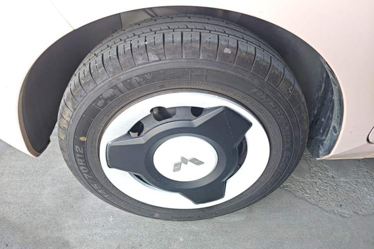 Used Wuling Hongguang MINIEV 2021 Macaron Premium Model – Lithium Iron Phosphate Left Front Wheel Hub