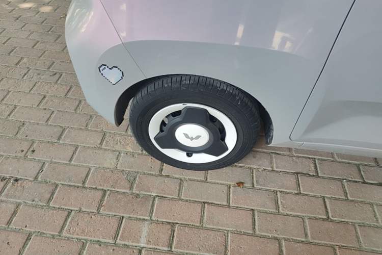 Used Wuling Hongguang MINIEV 2021 Macaron Premium Model – Lithium Iron Phosphate Left Front Wheel Hub