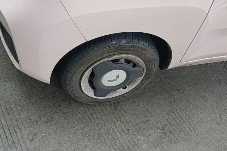 Used Wuling Hongguang MINIEV 2021 Macaron Sandwich Model 120 km Lithium Iron Phosphate Left Front Wheel Hub