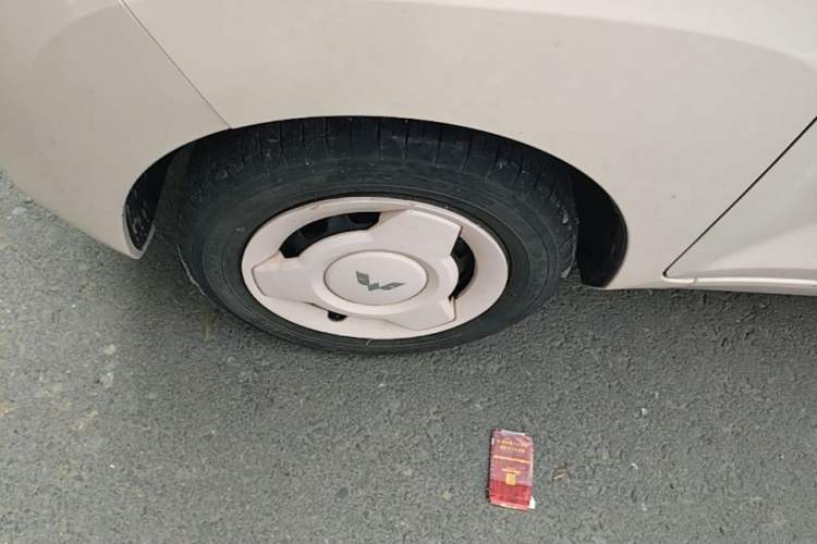 Used Wuling Hongguang MINIEV 2021 Macaron Premium Model – Lithium-NMC Left Front Wheel Hub