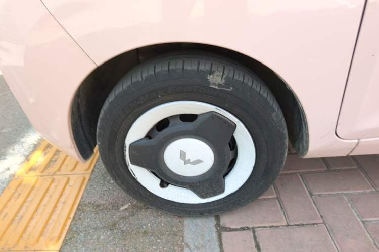 Used Wuling Hongguang MINIEV 2021 Macaron Premium Model – Lithium Iron Phosphate Left Front Wheel Hub