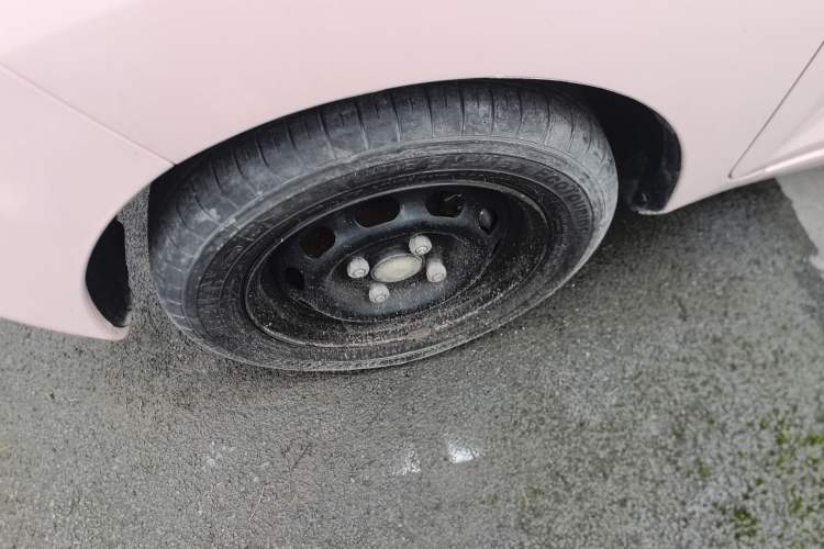 Used Wuling Hongguang MINIEV 2021 Macaron Fashion Model Lithium Iron Phosphate Left Front Wheel Hub