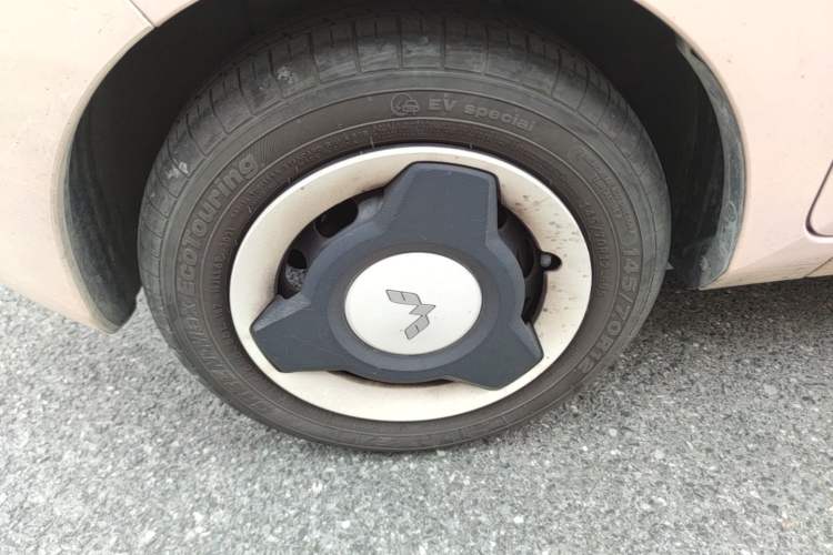 Used Wuling Hongguang MINIEV 2021 Macaron Premium Model – Lithium-NMC Left Front Wheel Hub