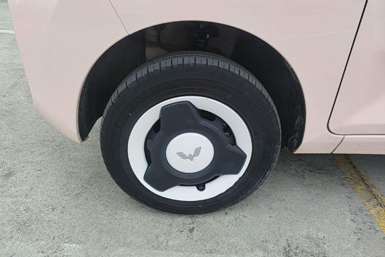 Used Wuling Hongguang MINIEV 2021 Macaron Premium Model – Lithium Iron Phosphate Left Front Wheel Hub