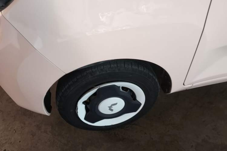 Used Wuling Hongguang MINIEV 2021 Macaron Fashion Edition Lithium-Ion Battery Left Front Wheel Hub