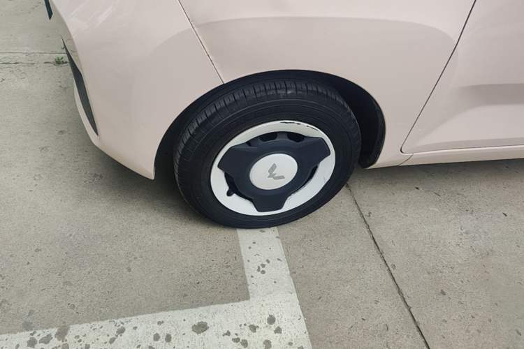 Used Wuling Hongguang MINIEV 2021 Macaron Premium Model – Lithium Iron Phosphate Left Front Wheel Hub